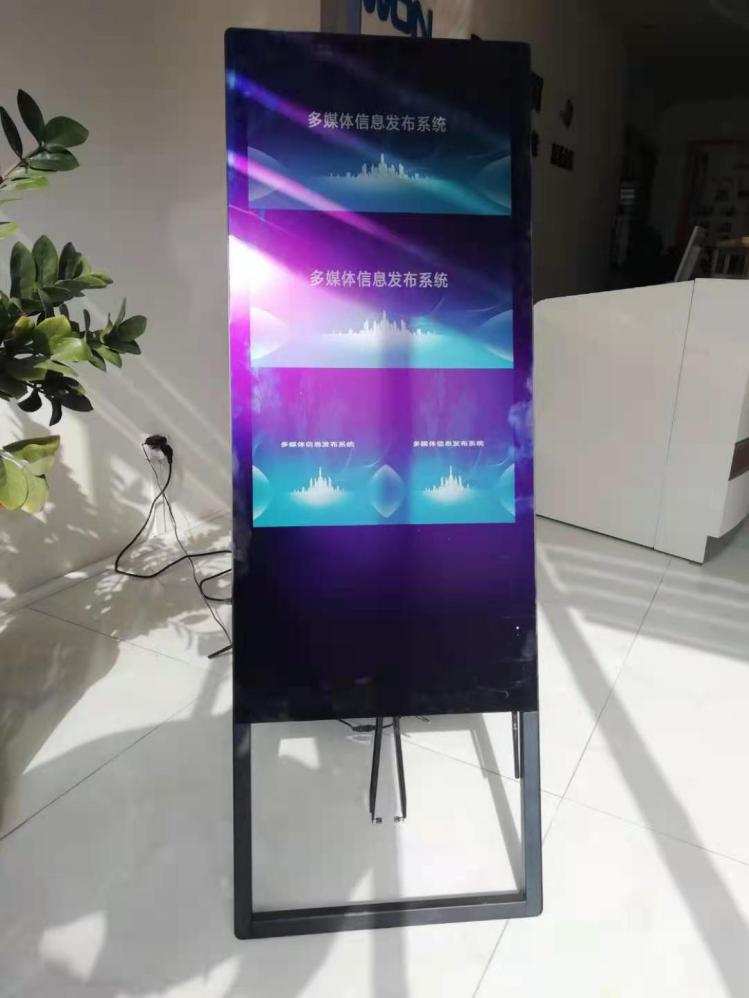 條形智能陽光屏智慧升級，功耗減倍體驗加倍